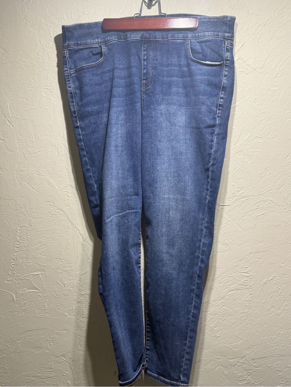 Lane Bryant stretch skinny leg jeggings. Size 16. EUC